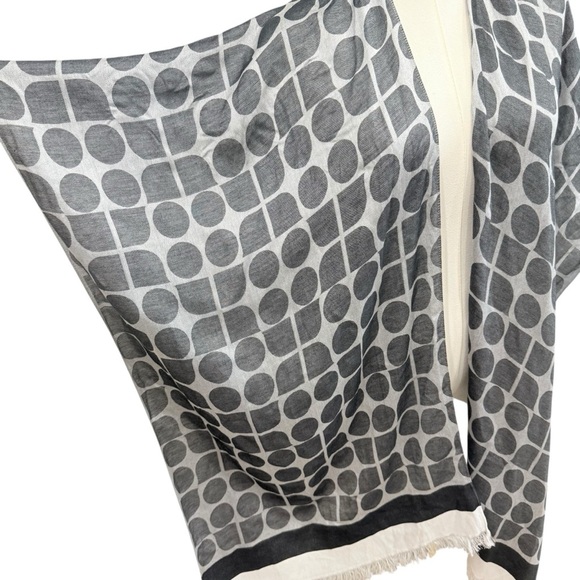 Kate Spade New York Noel Yarn Dyed Ruana Cream Black $128 Geometric Pattern NWT - Picture 3 of 12